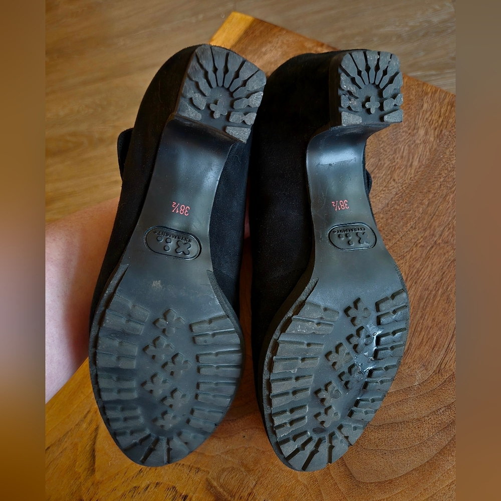 ✨️HOST PICK✨️ Pas de Rouge Black Suede Heels - Picture 10 of 11
